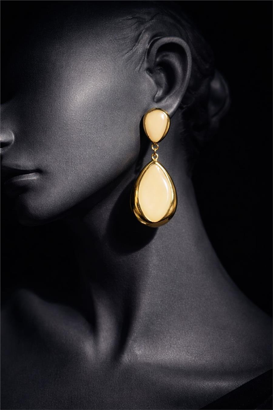 Becca Krem Rengi Taşlı Sallantılı Statement Küpe